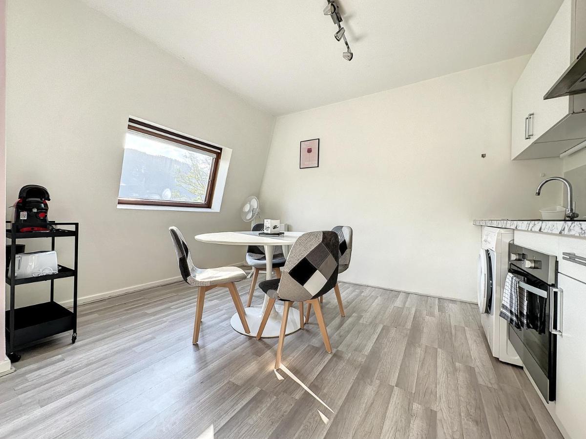Charmant Appartement Avec Terrasse Parking Ispagnac Exteriér fotografie
